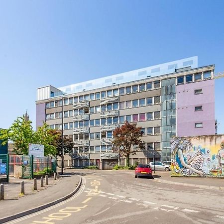 Trendy, Urban Open Plan Apartment 布里斯托 外观 照片